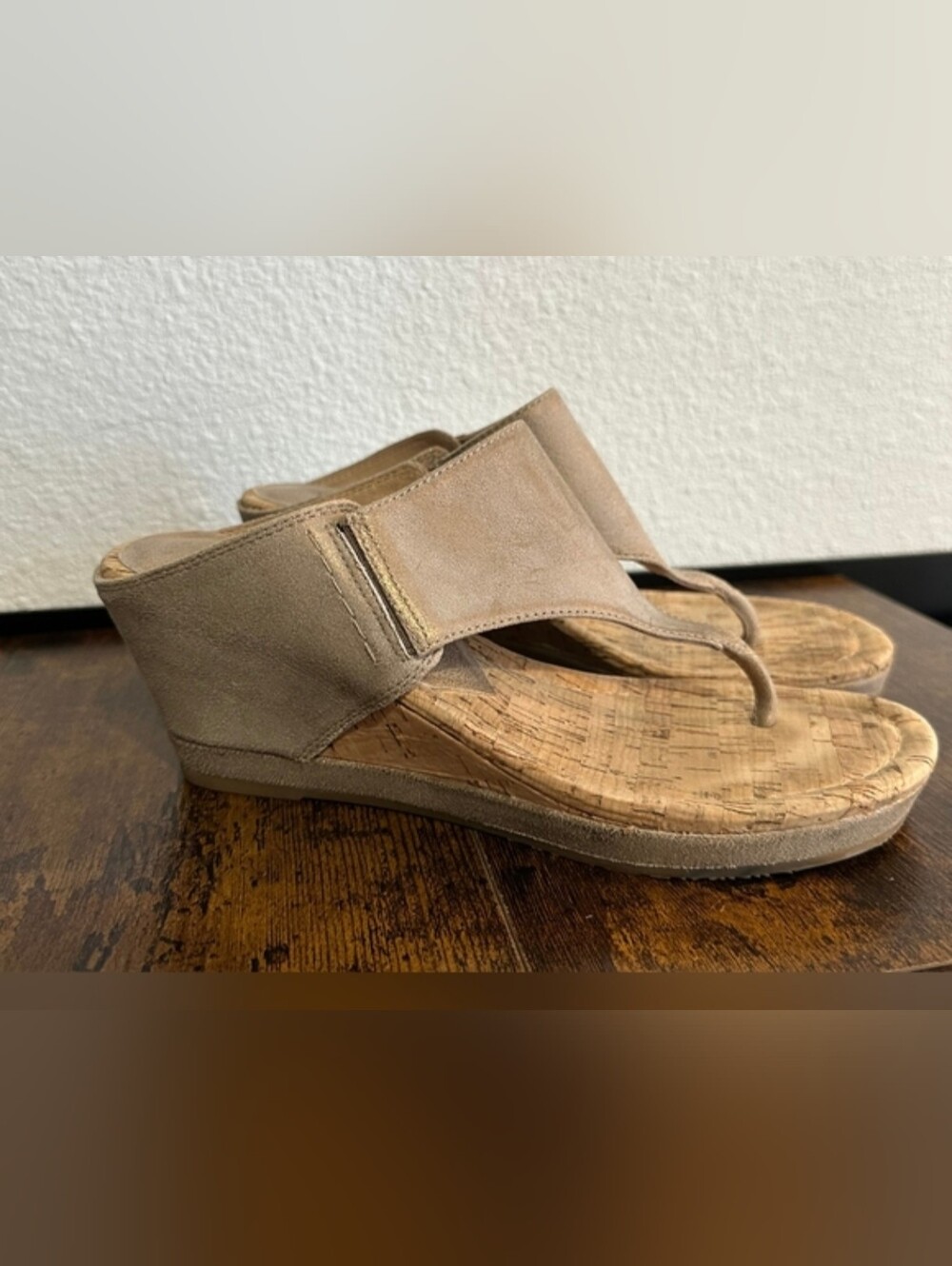 Donald J Pliner Women’s Wedge Thong Sandals - Comfortable Slip-On Size 8.5